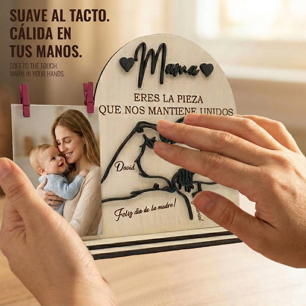 Qué puedo regalar a mi madre marco personalizado con siluetas de manos en madera y nombres grabados